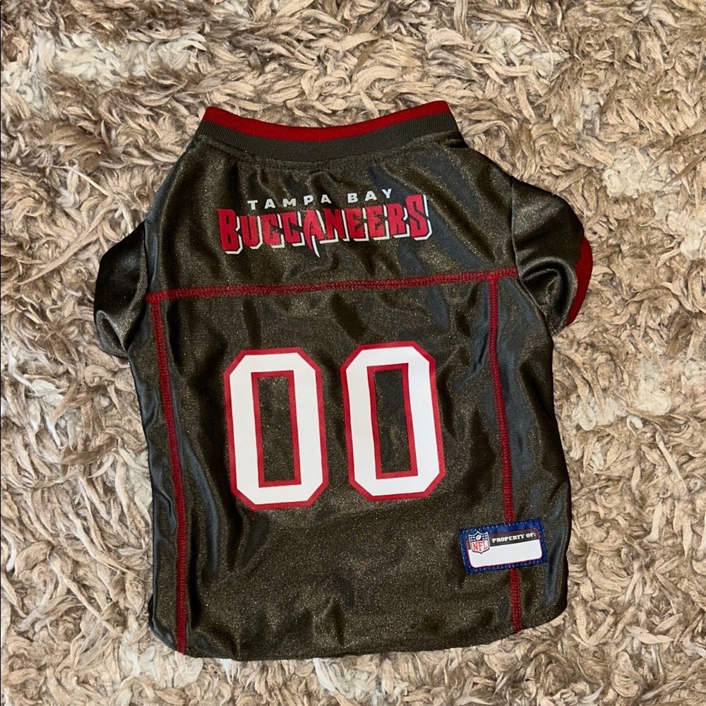NWOT Tampa Bay Buccaneers Dog Jersey M